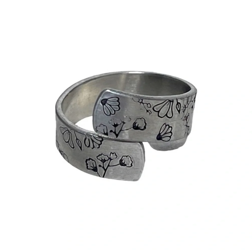 Handmade 7 stamped floral adjustable silver hypoallergenic aluminum wrap‎ ring